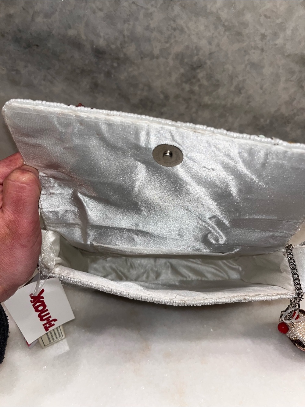 White beaded cupcake shoulder bag & matching bag charm- BNWT- Rare find - Picture 4 of 5